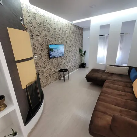 Appartamento An With Fireplace Tirana